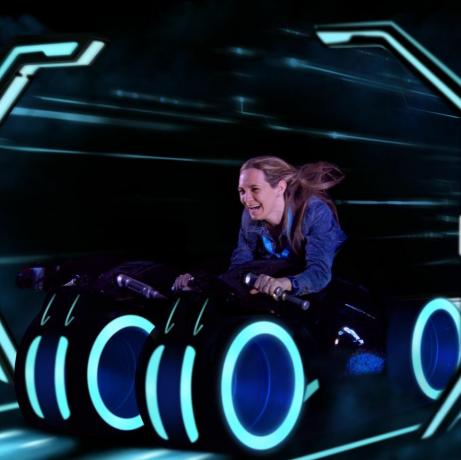 tron lightcycle run at Disney World photopass akcijska snimka vožnje