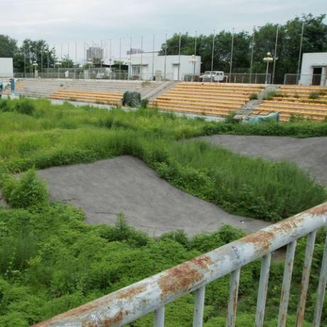 bmx stadion za Olimpijske igre u Pekingu 2008. je napušten i sada ga iznajmljuje tvrtka za prodaju automobila 07. kolovoza 13.