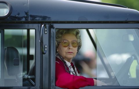 Kraljica Elizabeta vožnje Land Rover